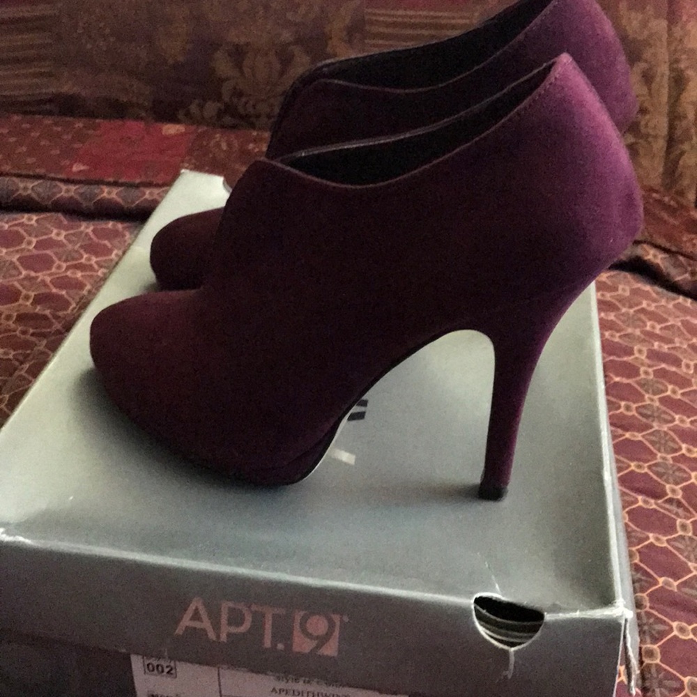 Shoes - Picture 2 of 9